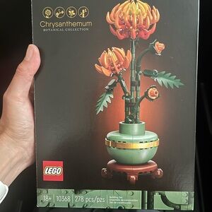 LEGO Botanical Collection Chrysanthemum in Orange and Green